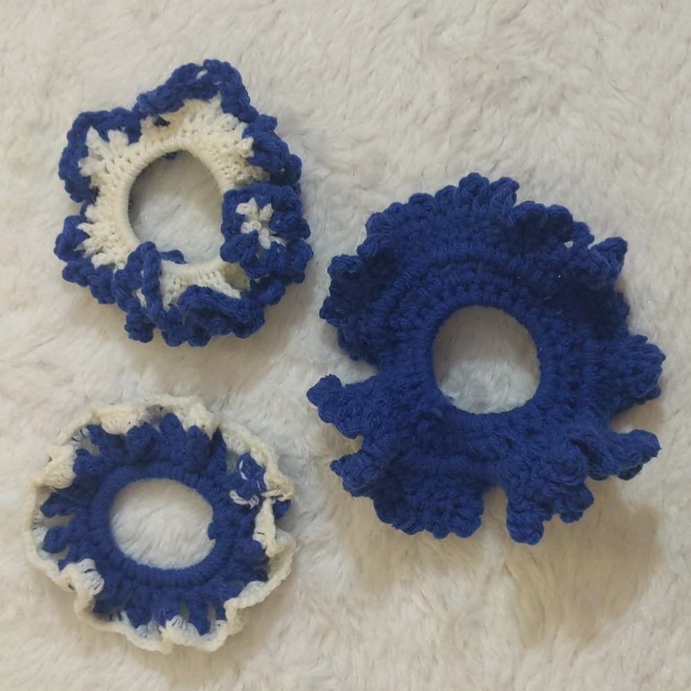 NWOT Handmade Set of 3 Crocheted Blue And White Acrylic Schrunchies